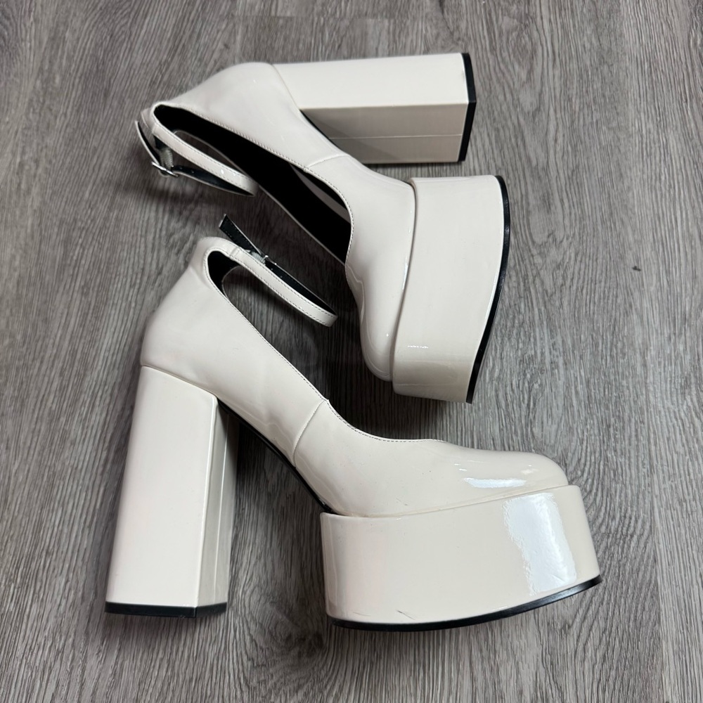 D’Amelio Cream Patent Leather Platform Mary Jane Heels Size 9